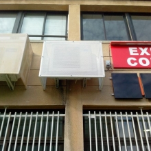 cache-climatisation-murale-facade-tôle-métallique