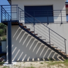 escalier-exterieur-palier-métal
