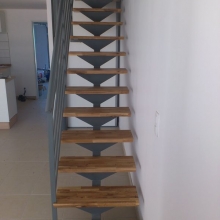 escalier-rampe-métal-bois