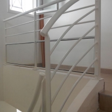 rampe-escaliers-blanche-vue-1
