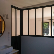 cloison-séparative-salle-de-bain-métal