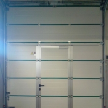 porte-sectionnelle-garage-avec-petite-porte-vue-2